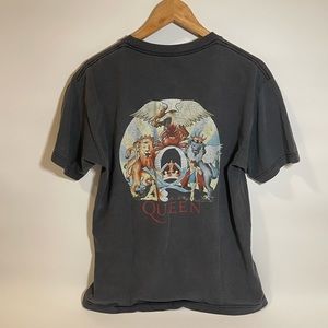 UO Queen graphic tee